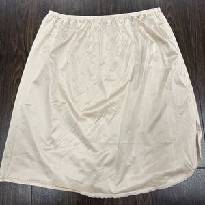 Vintage Vanity Fair Half Slip Skirt‎ Tan Lace Trim